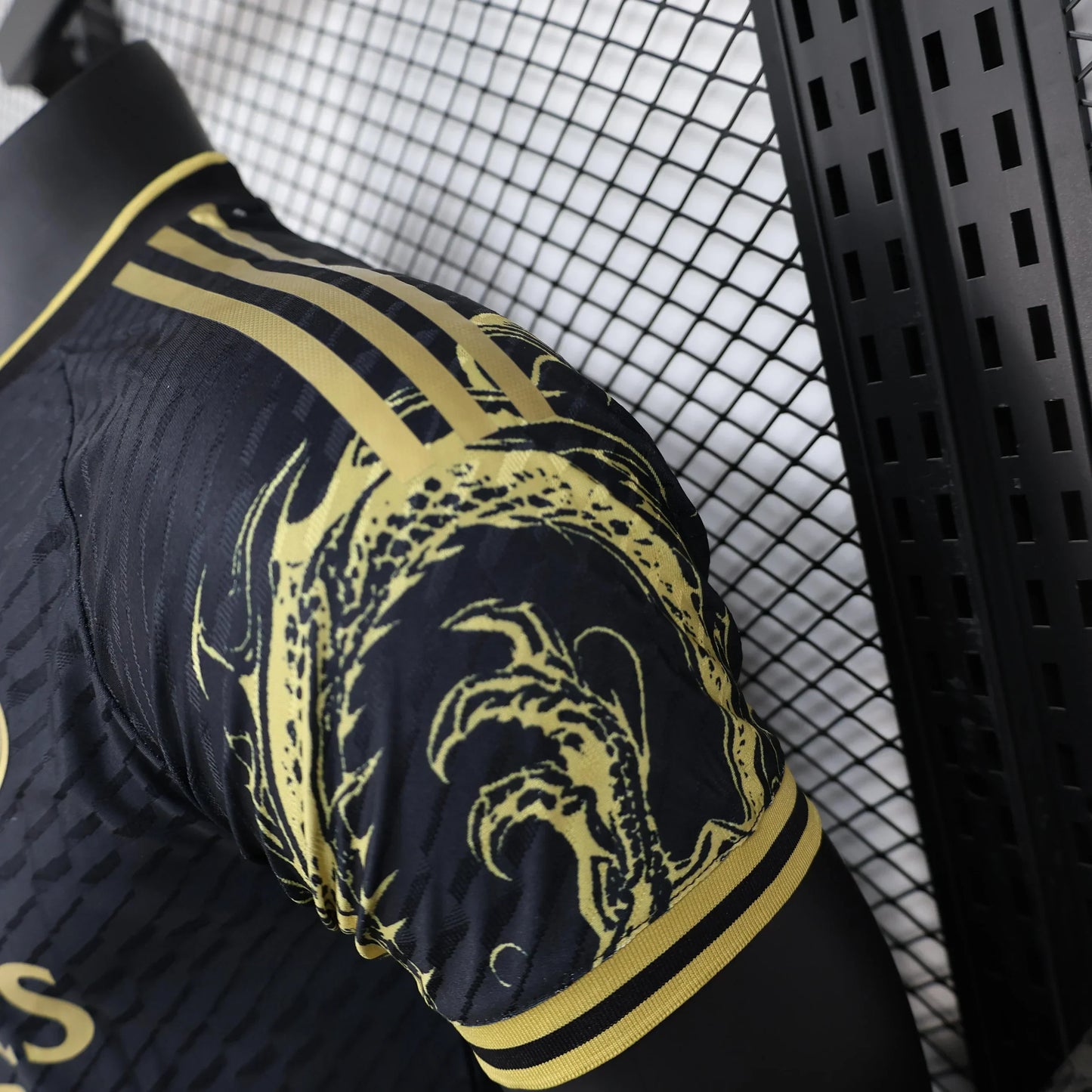 Real Marid "Oro del Dragón" Limited Jersey