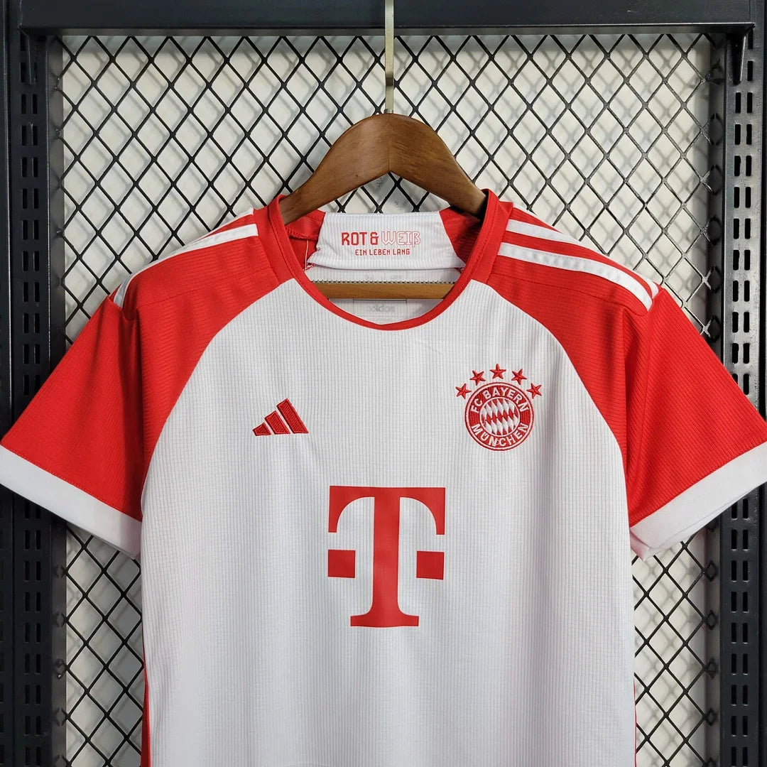 23/24 Bayern Munich Home Tenue