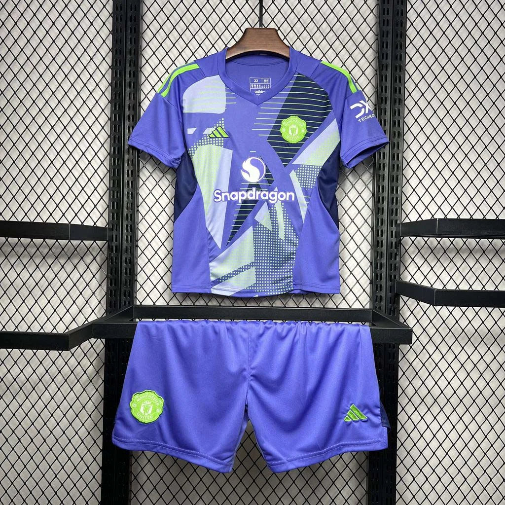 24/25 Manchester United Goalkeeper Home