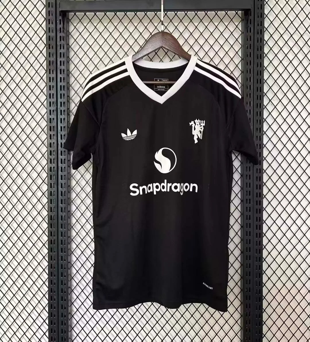 24/25 Manchester United Goalkeeper Third Away