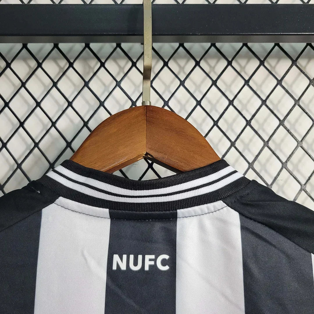 23/24 Newcastle United Home Tenue