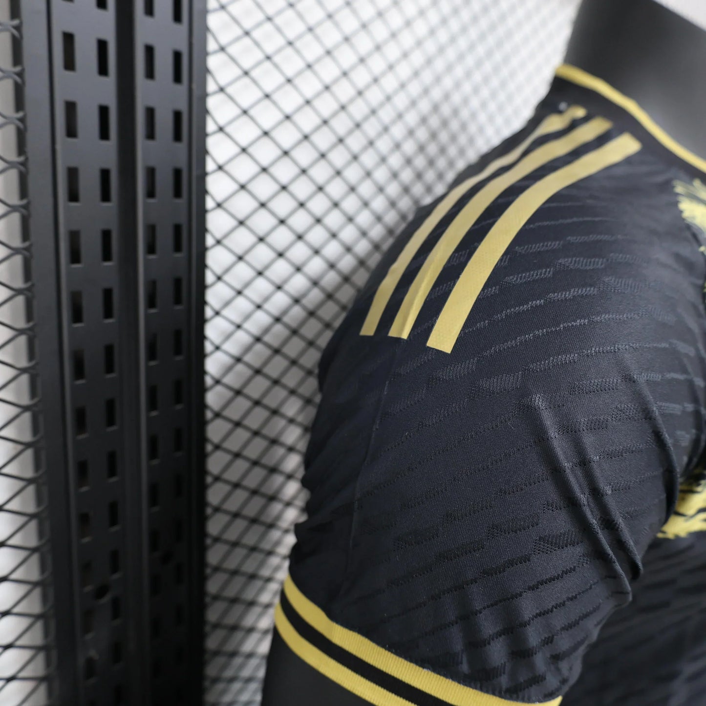 Real Marid "Oro del Dragón" Limited Jersey
