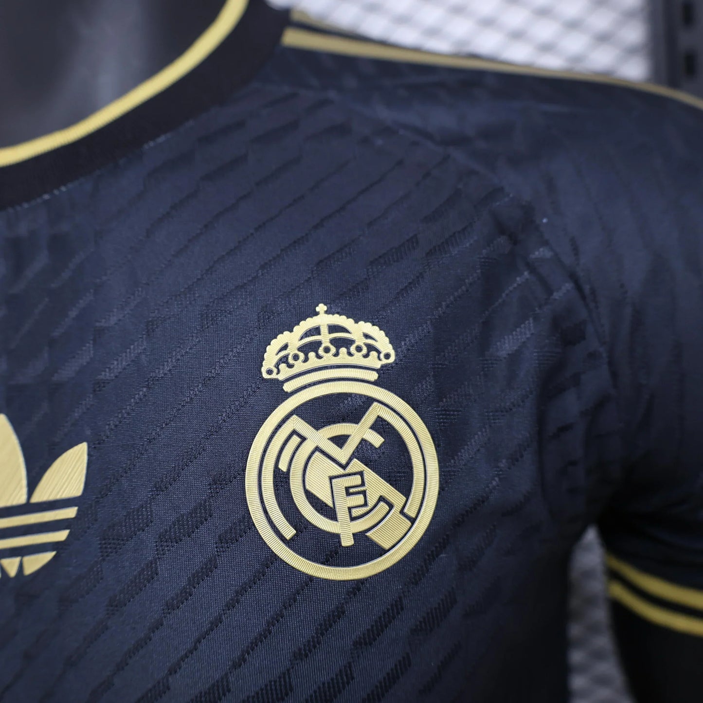 Real Marid "Oro del Dragón" Limited Jersey