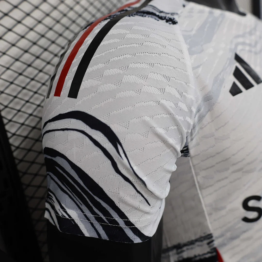 25/26 Manchester United White Limited Jersey