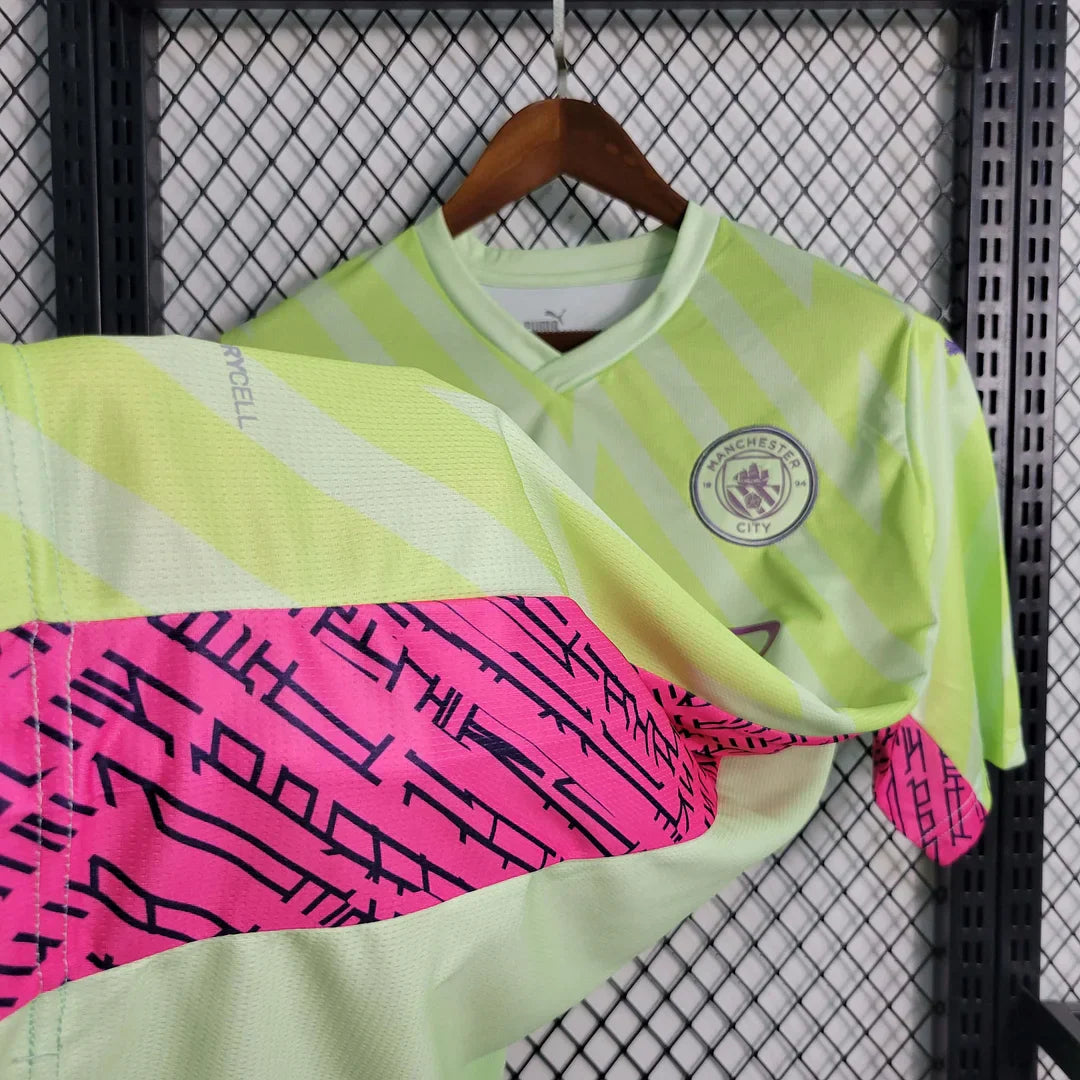 23/24 Manchester City Goalkeeper Kit