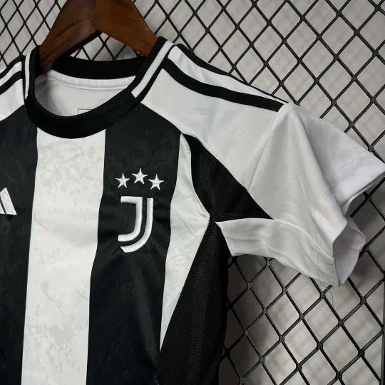 24/25 Juventus Home Tenue